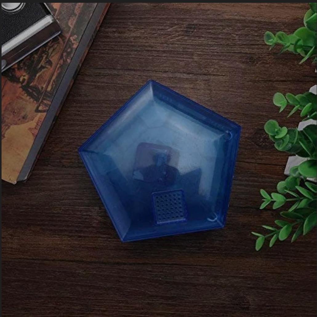 Plastic cockroach trap box