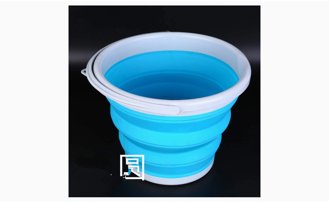 Plastic bucket